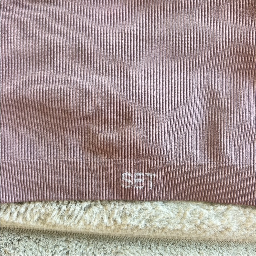 One-Shoulder Ribbed Crop Top - Picture 2 of 3
